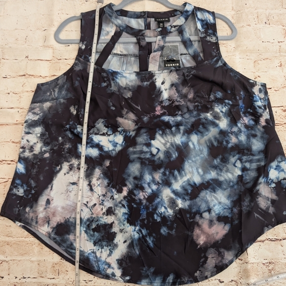 SALE NWT Torrid Tie-dye Georgette Cage Front Tank 00 - Picture 13 of 15